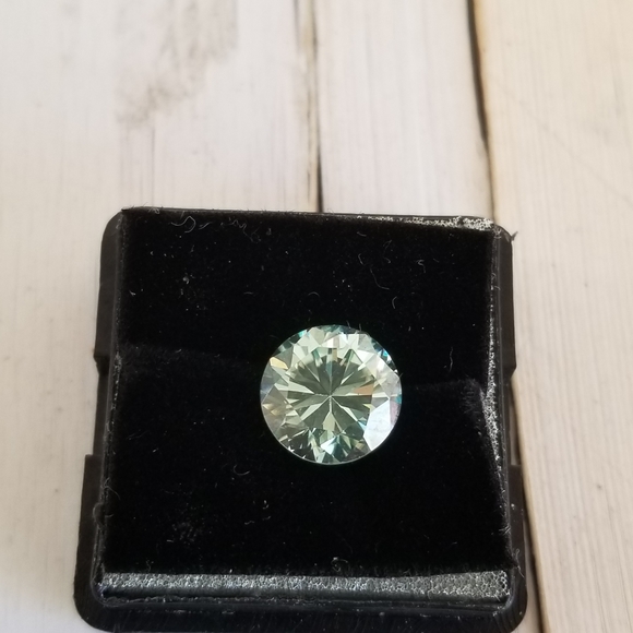 Sale! Loose green moissanite 2.5 carats plus - Picture 2 of 16